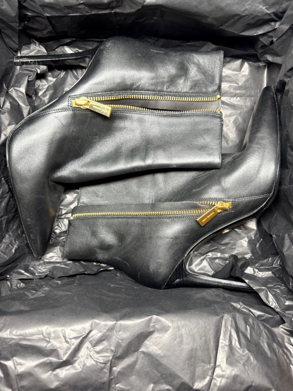 Michael Kors Keke Black Leather Pointed Toe Stiletto Ankle Bootie Gold Zip 8.5M - Picture 2 of 6